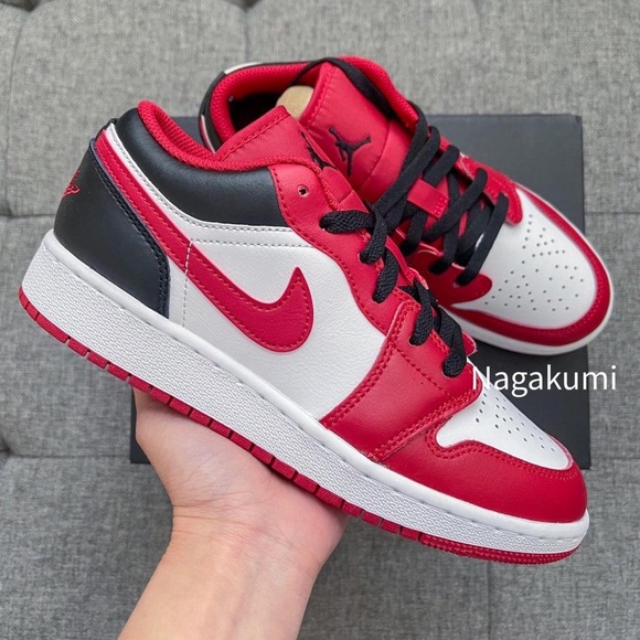 🖤❤️ Nike Air Jordan 1 low retro bred shoes (big kids) - Picture 3 of 4